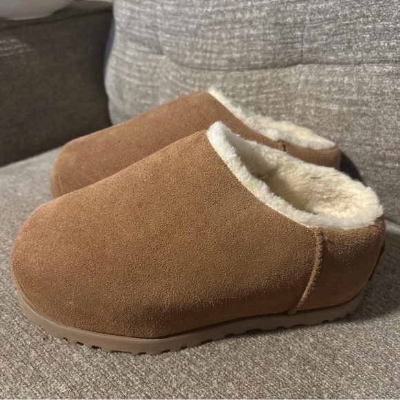 Ugg Pumped Slides Chestnut Size 8 Like New! - Picture 2 of 9